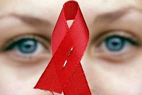 В Украине порядка сорока процентов людей, инфицированных ВИЧ отказываются проходить лечение