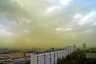 Над Москвой парят зеленые облака