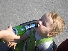 Сорок процентов украинских детей хотя бы раз пробовали спиртное