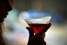 Британские женщины все чаще обращаются к алкоголю